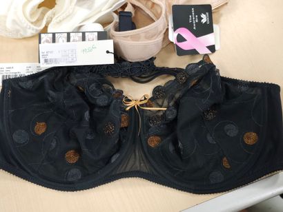 Lot de trois soutien-gorge taille 100 E
EMPREINTE
WACOAL
LINGA...