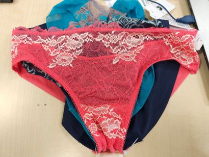 Lot de quatre culottes taille
L
WACOAL