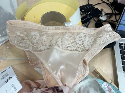 Lot de quatre culottes Taille 40
CHANTELLE
CHANTELLE
LINGA...
