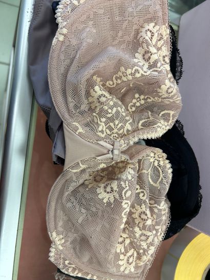 Lot de 3 soutien-gorges Taille 75E
2 WAC...