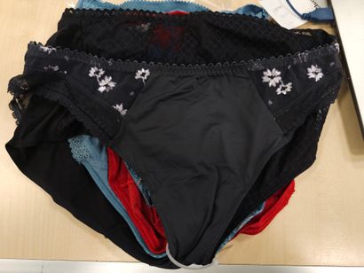 Lot de quatre culottes taille
42
CHANTELLE
PRIMA...