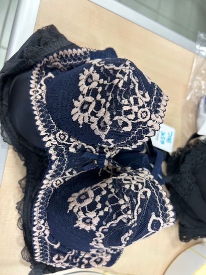 Lot de trois soutien-gorges Taille 75 C
...