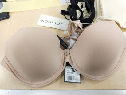 Lot de trois soutien-gorge taille 
95B
MARIE...