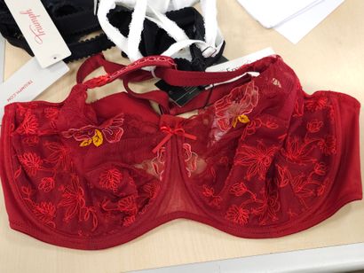 Lot de trois soutien-gorge taille 100 E
...