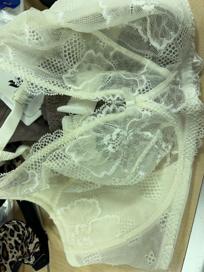 Lot de trois soutien-gorge Taille 100C
WACOAL...