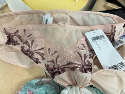 Lot de quatre culottes Taille 40
CHANTELLE
CHANTELLE
LINGA...