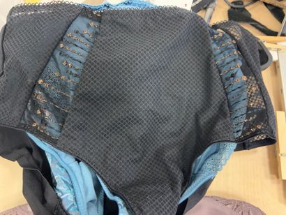Lot de quatre culottes Taille 40
MARIE JO
CHANTELLE...
