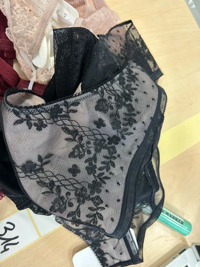 Lot de trois soutien-gorge taille S sans...