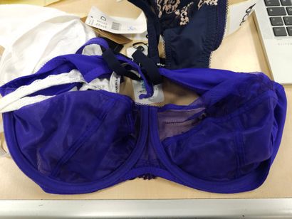 Lot de trois soutien-gorge taille 
90D
W...