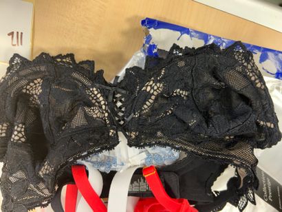 Lot de trois soutien-gorges Taille 90 D
SANS...