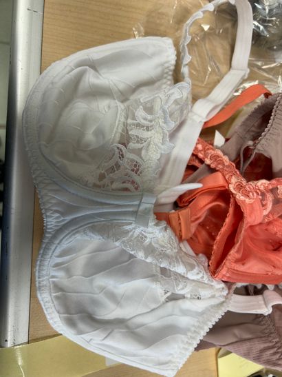 Lot de trois soutien-gorge Taille 70 E
CONTURELLE...