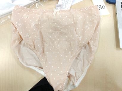 Lot de quatre culottes taille
42
MARIE J...