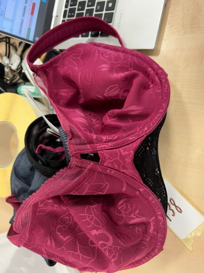 Lot de trois soutien-gorges Taille 95 D
...
