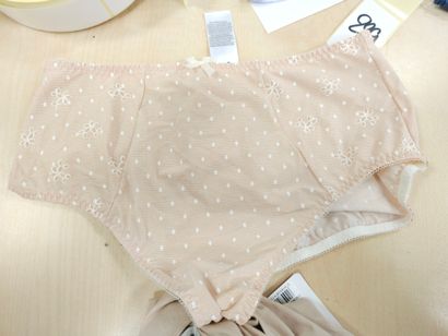 Lot de quatre culottes taille
42
SLOGGI
PRIMA...