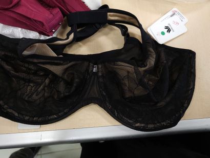 Lot de trois soutien-gorge taille 100 E
...
