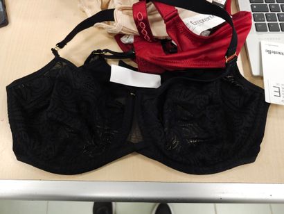 Lot de trois soutien-gorge taille 
95E
E...