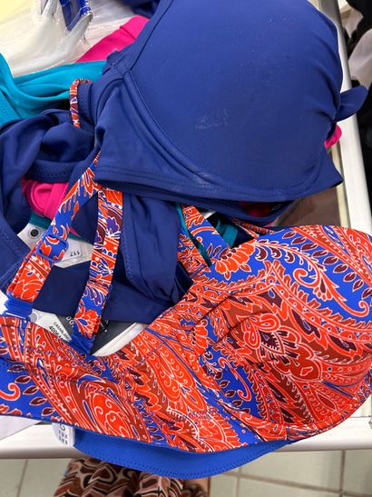 LINGA DORE BEACH
2 hauts de maillots 10E
3...