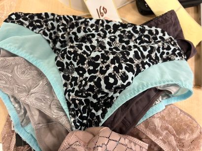 Lot de quatre culottes Taille 40
PRIMA DONNA
EMPREINTE
CHANTELLE
PRIMA...