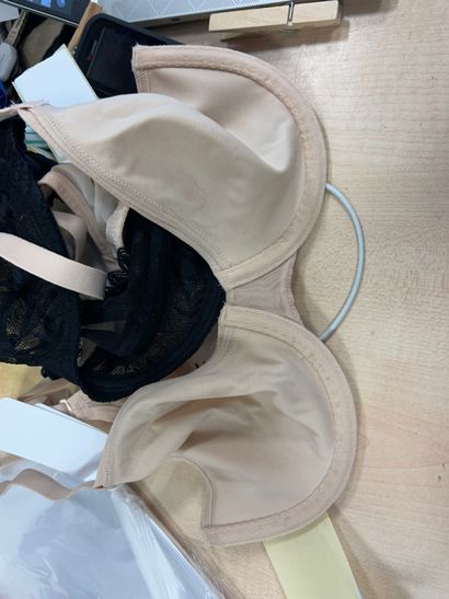 Lot de trois soutien-gorges Taille 85 C ...