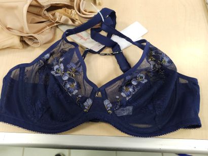 Lot de trois soutien-gorge taille 
100C
...