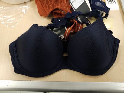 Lot de trois soutien-gorge taille 
90A
MARIE...