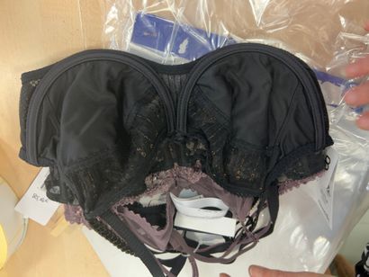 Lot de trois soutien-gorges Taille 95 B
CHANTELLE
MARIE...