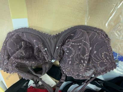 Lot de trois soutien-gorges Taille 95 B
CHANTELLE
MARIE...