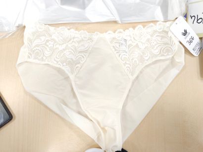 Lot de quatre culottes taille
L
WACOAL