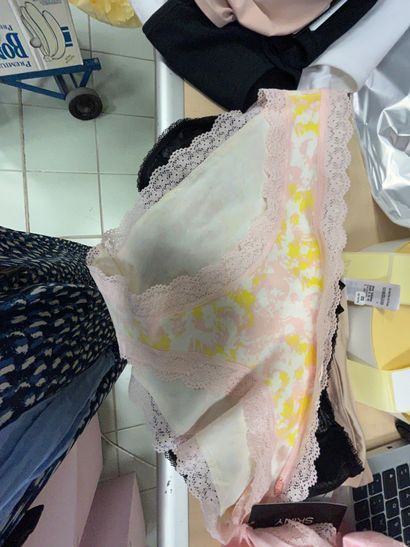 Lot de quatre culottes Taille 44
3 SKINY...