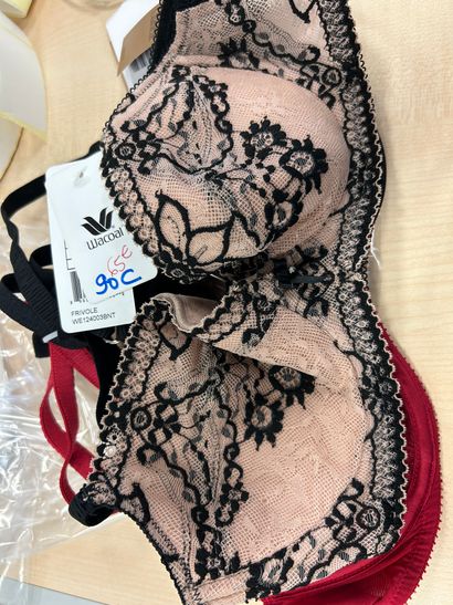 Lot de trois soutien-gorges Taille 90 C
...
