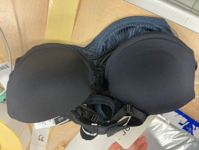 Lot de trois soutien-gorges Taille 95 B
...