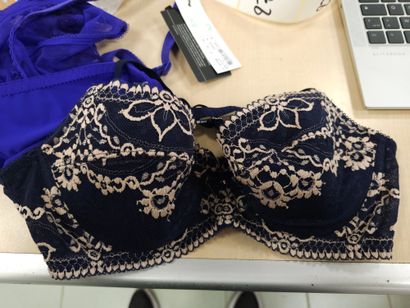 Lot de trois soutien-gorge taille 
90D
W...