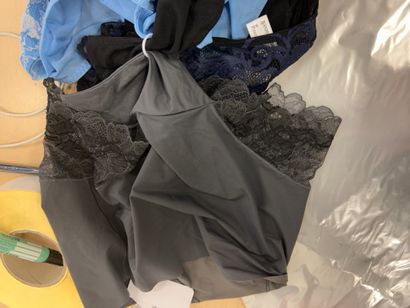 Lot de trois culottes Taille XL
WACOAL