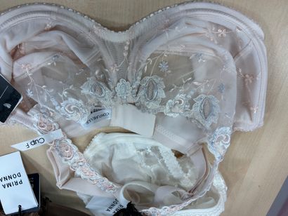 Lot de trois soutien gorges taille 90 F
PRIMA...