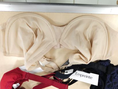 Lot de trois soutien-gorge taille 
100D
...