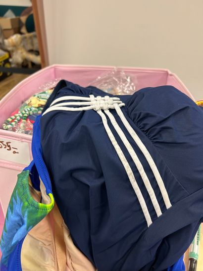 Trois maillots 1 pièce taille 42 E (95 E)
CHARMELINE
ROSA...
