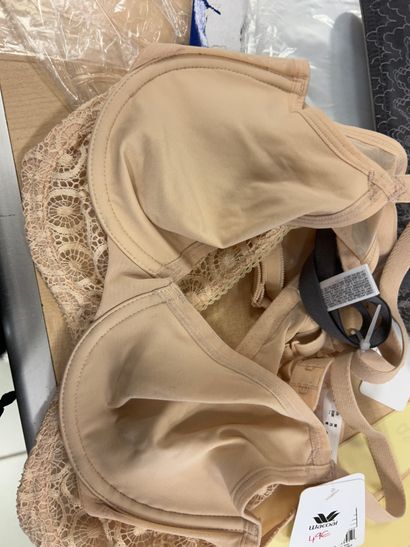 Lot de trois soutien-gorges Taille 90 C
CHANTELLE...