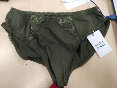 Lot de quatre culottes taille
42
TRIUMPH
MARIE...