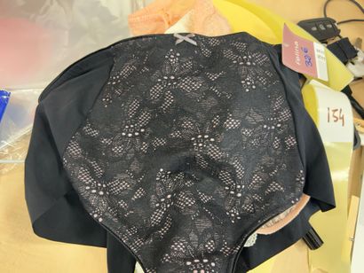 Lot de quatre culottes Taille 46 et un 4...