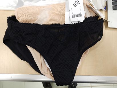 Lot de quatre culottes taille
42
FEMILET...