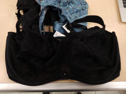 Lot de trois soutien-gorge taille 
95G
PRIMA...