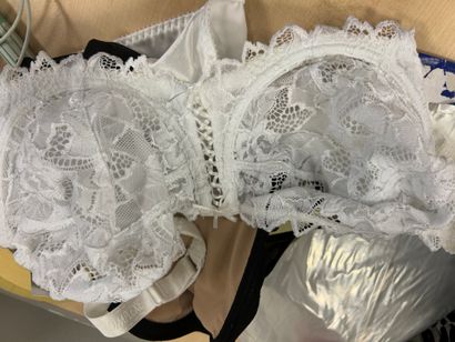 Lot de trois soutien-gorges Taille 100 F
SANS...