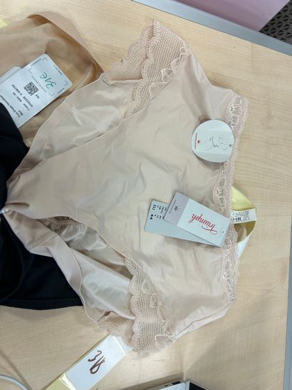 Lot de trois culottes taille 38/40
TRIUMPH
TRIUMPH
SANS...