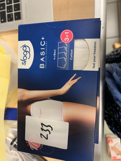 deux boites de 4 culottes SLOGGI taille ...
