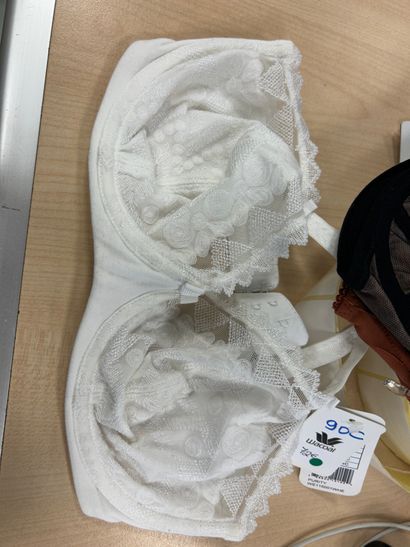 Lot de trois soutien-gorges Taille 75 C
PRIMA...