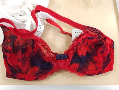 Lot de trois soutien-gorge taille
90D
TR...