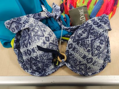 LINGA DORE BEACH
1 brassiere taille 38
2...