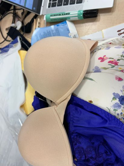 Lot de trois soutien-gorge Taille 95 C
J...