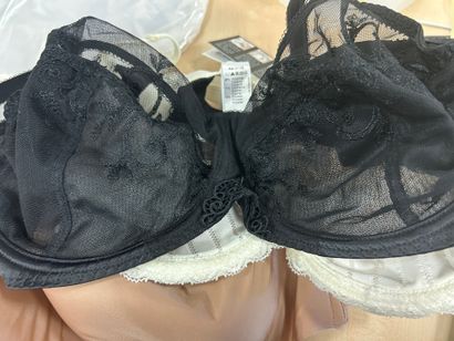 Lot de trois soutien-gorges Taille 95 D
...