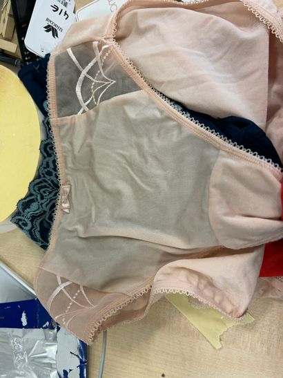 Lot de quatre culottes Taille M
ELOMI
3 ...